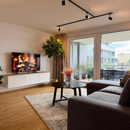 Big Flugfeld, Balkon, Bis 8 Personen, 3 Schlafzimmer Mit Smart Tvs, 1 Parkplatz, 2 Min Zum Bahnhof 公寓 伯布林根