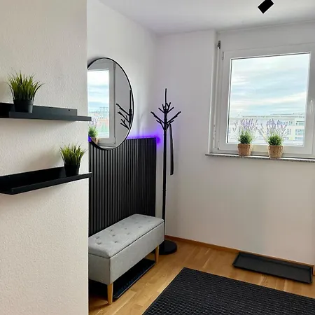 Big Flugfeld, Balkon, Bis 8 Personen, 3 Schlafzimmer Mit Smart Tvs, 1 Parkplatz, 2 Min Zum Bahnhof * 伯布林根