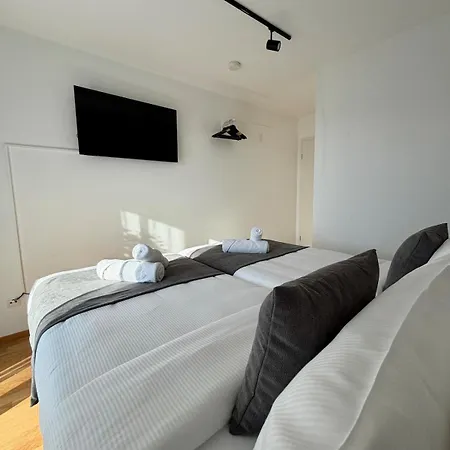 Big Flugfeld, Balkon, Bis 8 Personen, 3 Schlafzimmer Mit Smart Tvs, 1 Parkplatz, 2 Min Zum Bahnhof 公寓