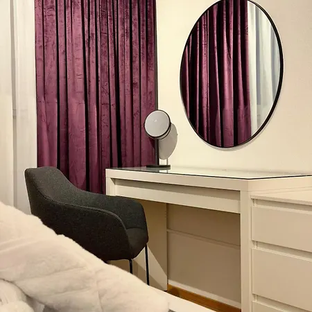 Big Flugfeld, Balkon, Bis 8 Personen, 3 Schlafzimmer Mit Smart Tvs, 1 Parkplatz, 2 Min Zum Bahnhof *