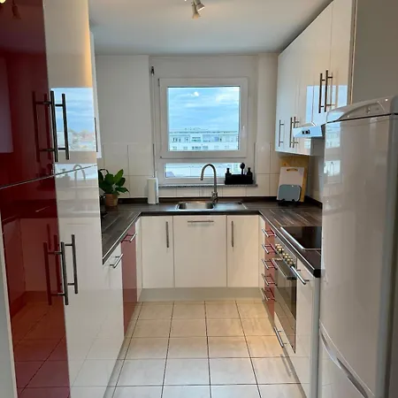 Big Flugfeld, Balkon, Bis 8 Personen, 3 Schlafzimmer Mit Smart Tvs, 1 Parkplatz, 2 Min Zum Bahnhof 公寓 *