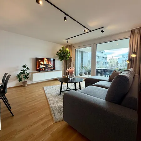 Big Flugfeld, Balkon, Bis 8 Personen, 3 Schlafzimmer Mit Smart Tvs, 1 Parkplatz, 2 Min Zum Bahnhof 伯布林根