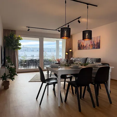 Big Flugfeld, Balkon, Bis 8 Personen, 3 Schlafzimmer Mit Smart Tvs, 1 Parkplatz, 2 Min Zum Bahnhof 公寓 *