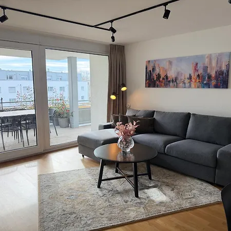 公寓 Big Flugfeld, Balkon, Bis 8 Personen, 3 Schlafzimmer Mit Smart Tvs, 1 Parkplatz, 2 Min Zum Bahnhof 伯布林根
