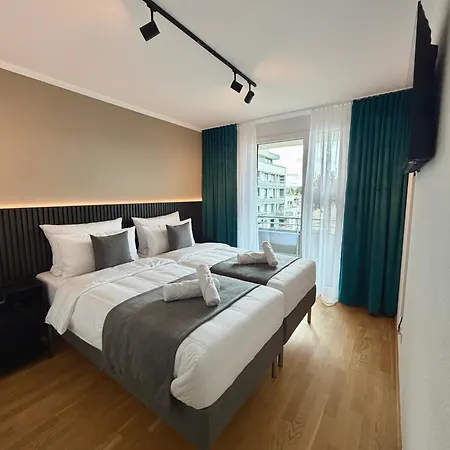 Big Flugfeld, Balkon, Bis 8 Personen, 3 Schlafzimmer Mit Smart Tvs, 1 Parkplatz, 2 Min Zum Bahnhof * 伯布林根