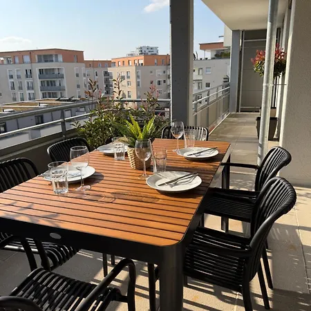 Big Flugfeld, Balkon, Bis 8 Personen, 3 Schlafzimmer Mit Smart Tvs, 1 Parkplatz, 2 Min Zum Bahnhof