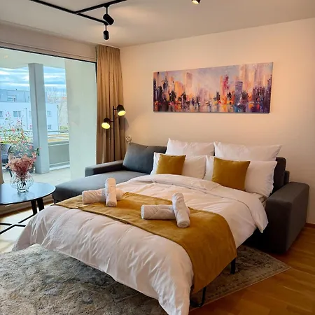 Big Flugfeld, Balkon, Bis 8 Personen, 3 Schlafzimmer Mit Smart Tvs, 1 Parkplatz, 2 Min Zum Bahnhof 公寓 伯布林根