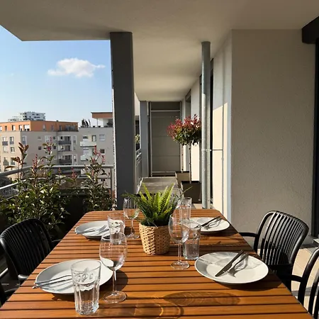 Big Flugfeld, Balkon, Bis 8 Personen, 3 Schlafzimmer Mit Smart Tvs, 1 Parkplatz, 2 Min Zum Bahnhof * 伯布林根