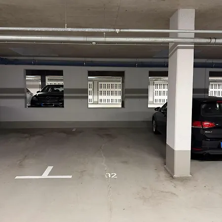 Big Flugfeld, Balkon, Bis 8 Personen, 3 Schlafzimmer Mit Smart Tvs, 1 Parkplatz, 2 Min Zum Bahnhof * 伯布林根